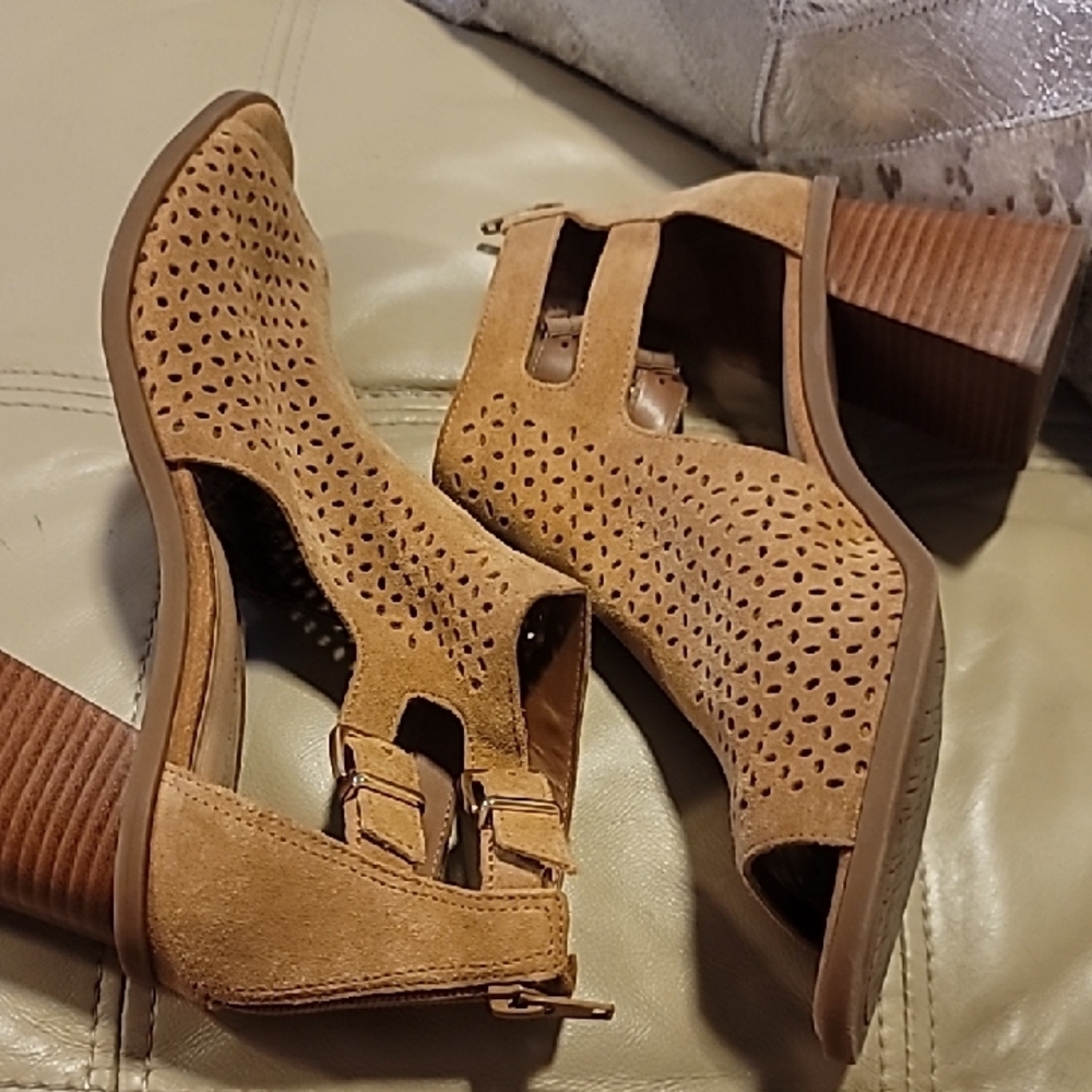 Tan Ankle Boos with Chunky Heel and Perforated Design - Picture 6 of 9